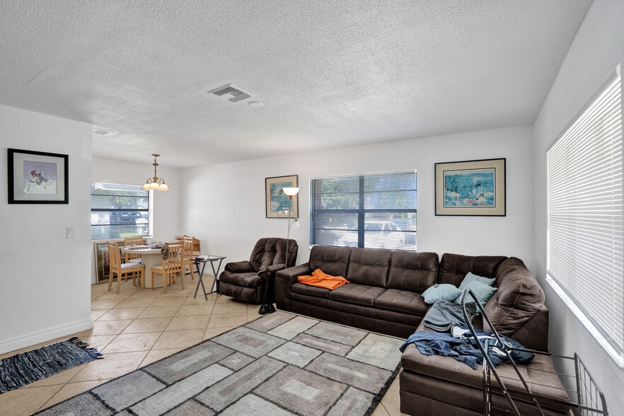 More Photos Of 5706-5708 Lincoln St, Hollywood Multifamily For Sale