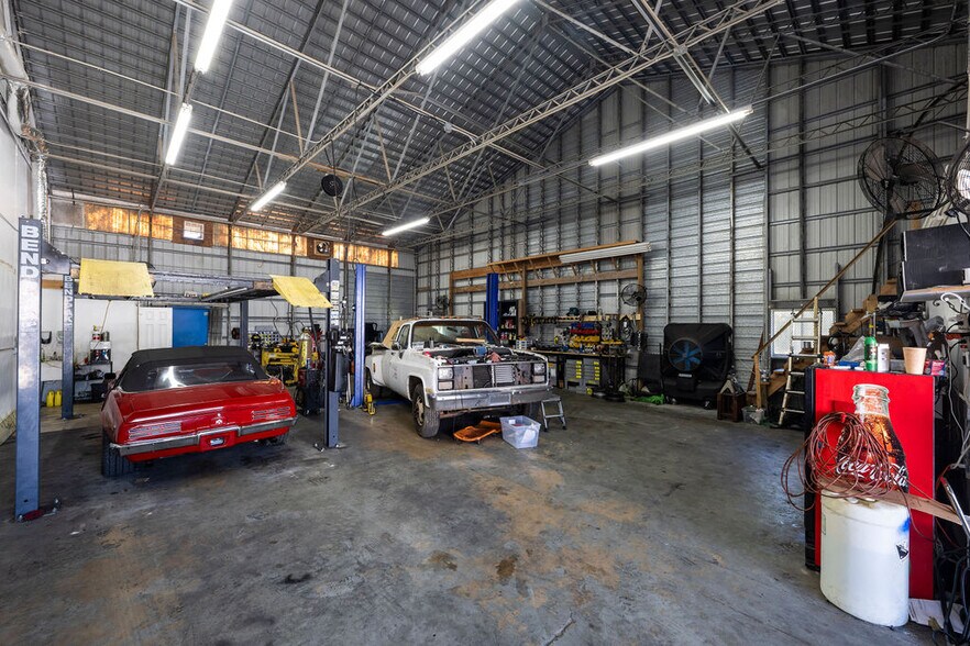 More Photos Of 1556-1578 SE South Niemeyer Cir, Port Saint Lucie Warehouse For Sale