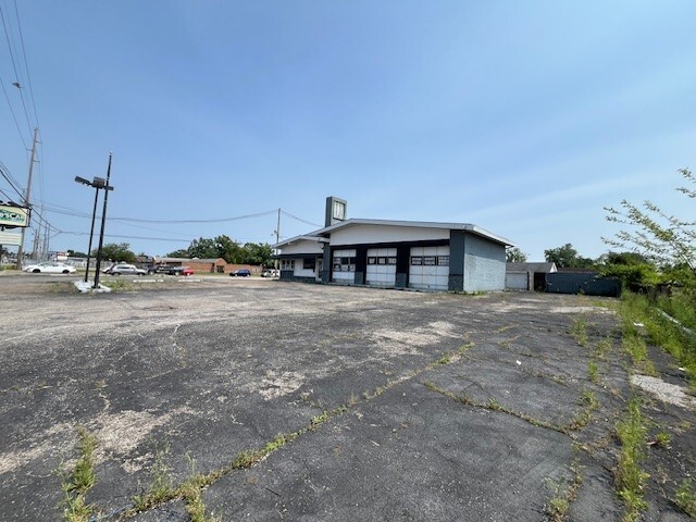 More Photos Of 1929 E Morgan Ave, Evansville Auto Dealership For Sale