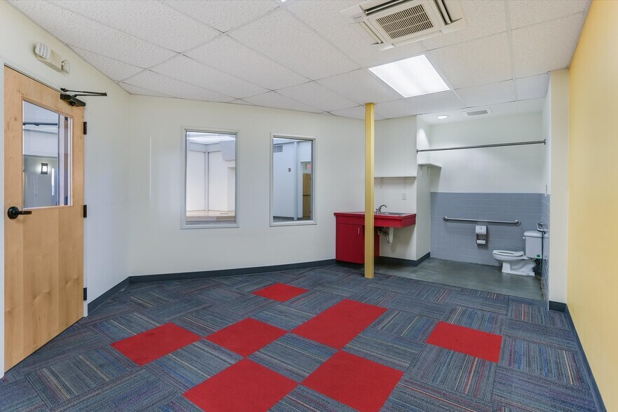 More Photos Of 7700 Cat Hollow Dr, Round Rock Medical For Sale