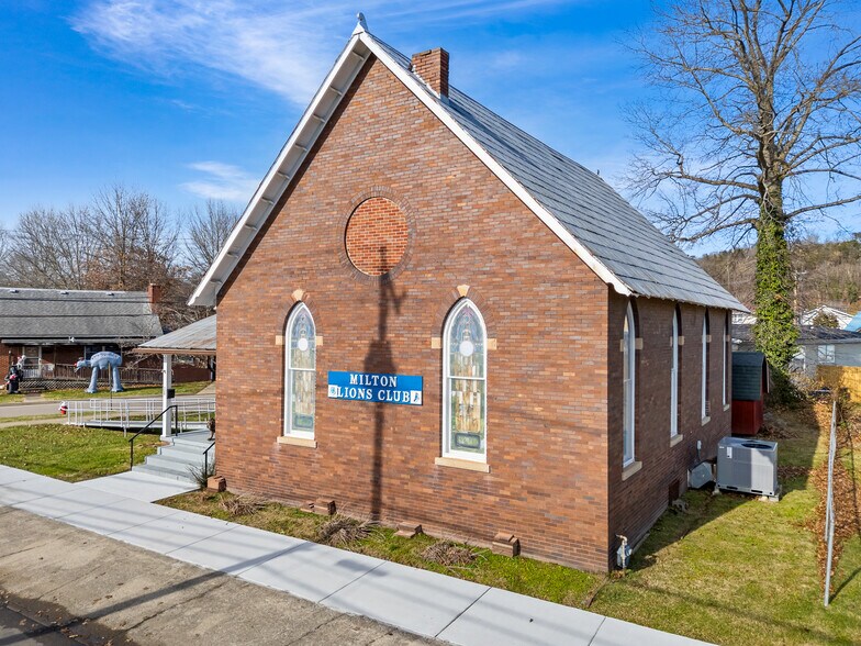 More Photos Of 729 Mason St, Milton Office For Sale