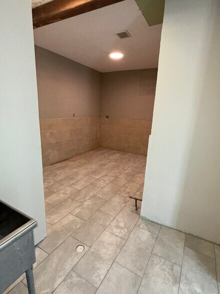 More Photos Of 19805 Shady Ln, San Antonio General Retail For Lease