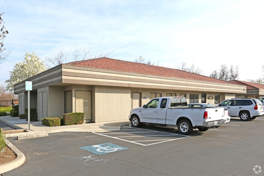 More Photos Of 4041 N Fresno St, Fresno Office For Lease