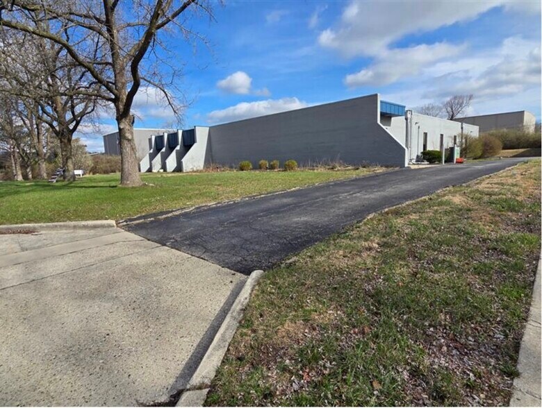 More Photos Of 330 Progress Rd, Dayton Office For Sale