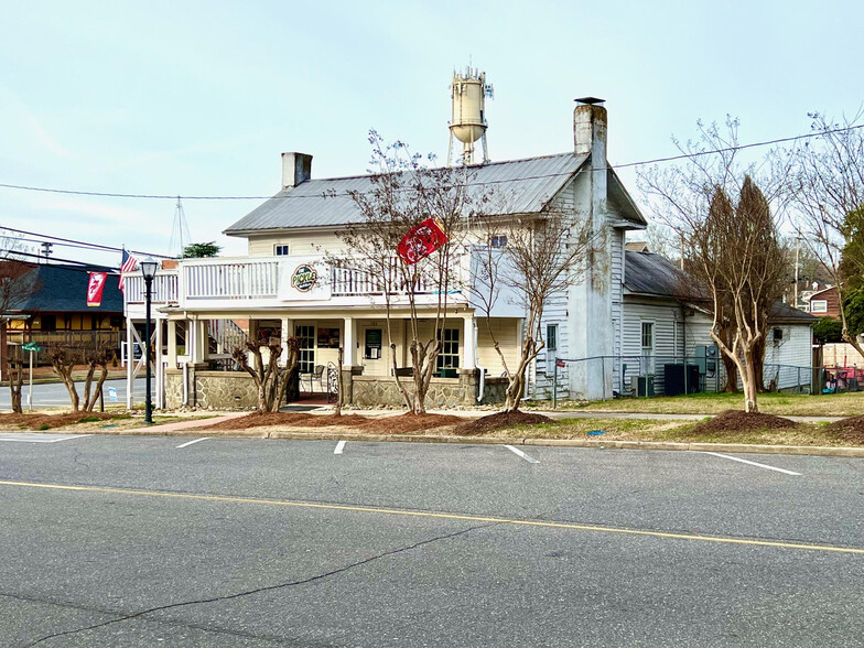 Primary Photo Of 103 N Holland St, Dallas Bar For Sale