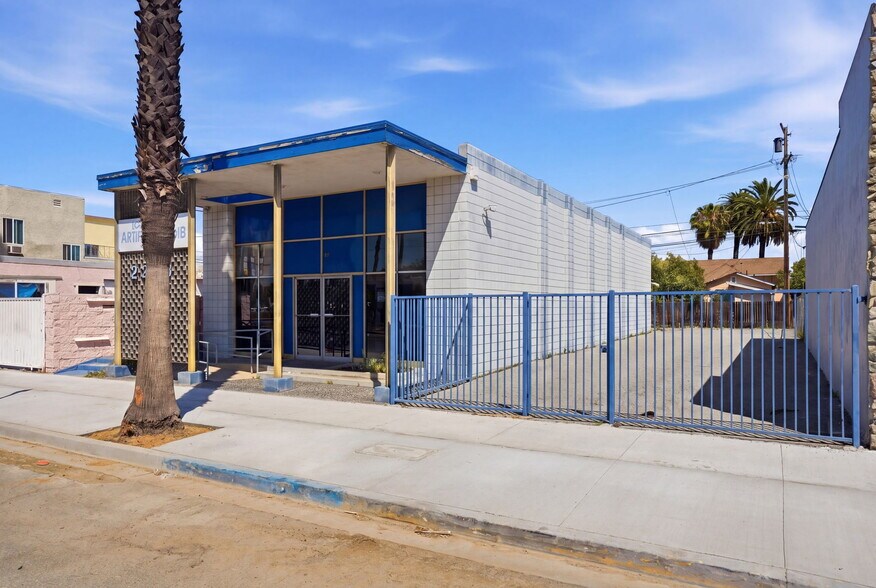 More Photos Of 2268 Long Beach Blvd, Long Beach Medical For Sale