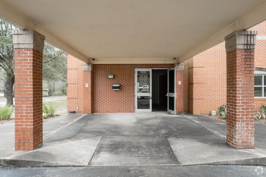 More Photos Of 2101 S Loop 336 W, Conroe Office For Sale