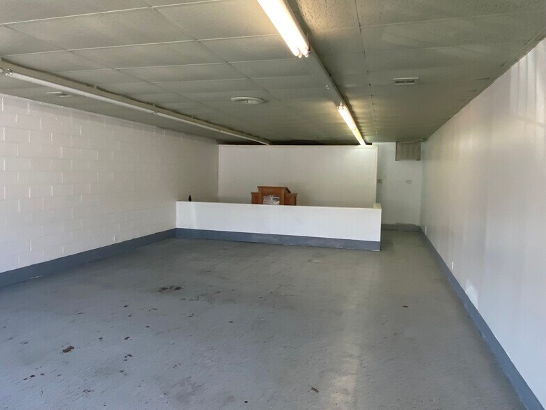 More Photos Of 501-512 S Sheridan Rd, Tulsa General Retail For Sale