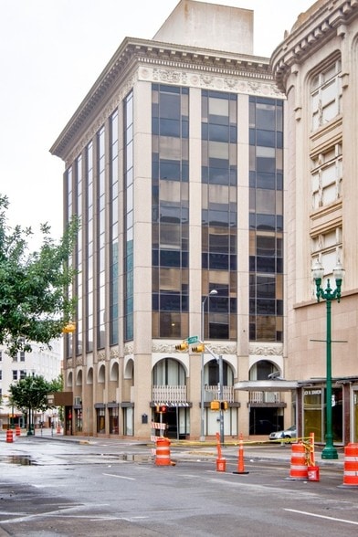 More Photos Of 119 N Stanton St, El Paso Office For Sale