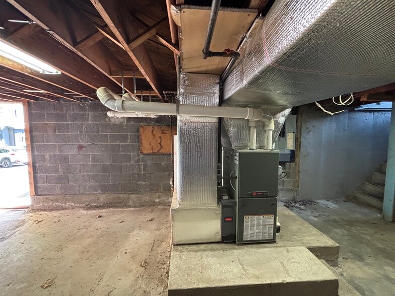 More Photos Of 82 Railroad St, Great Barrington Flex For Sale