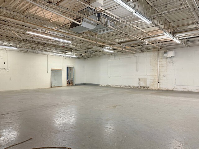 More Photos Of 22 Graf Rd, Newburyport Warehouse For Lease