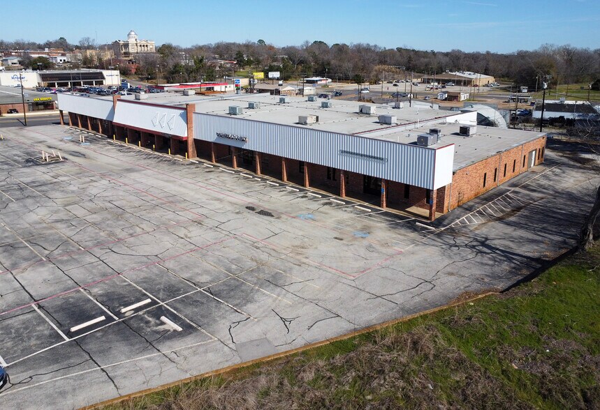 More Photos Of 315-330 E Spring St, Palestine Unknown For Lease