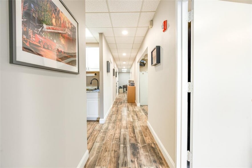 More Photos Of 37-14 13th St, Long Island City Warehouse For Sale