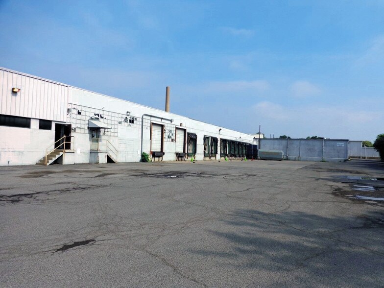 More Photos Of 2020 15th St, Columbus Manufacturing For Lease