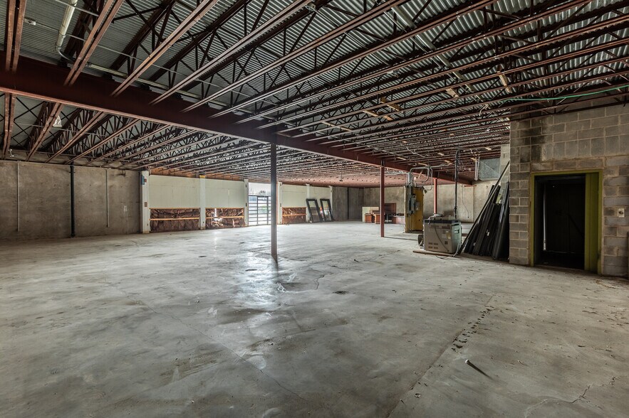 More Photos Of 1210 Lake Air Dr, Waco Freestanding For Sale