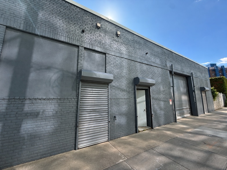More Photos Of 26-31 1st St, Astoria Warehouse For Lease