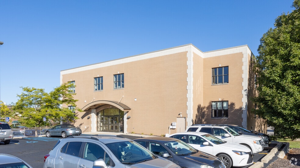More Photos Of 2460 Burton St SE, Grand Rapids Office For Lease