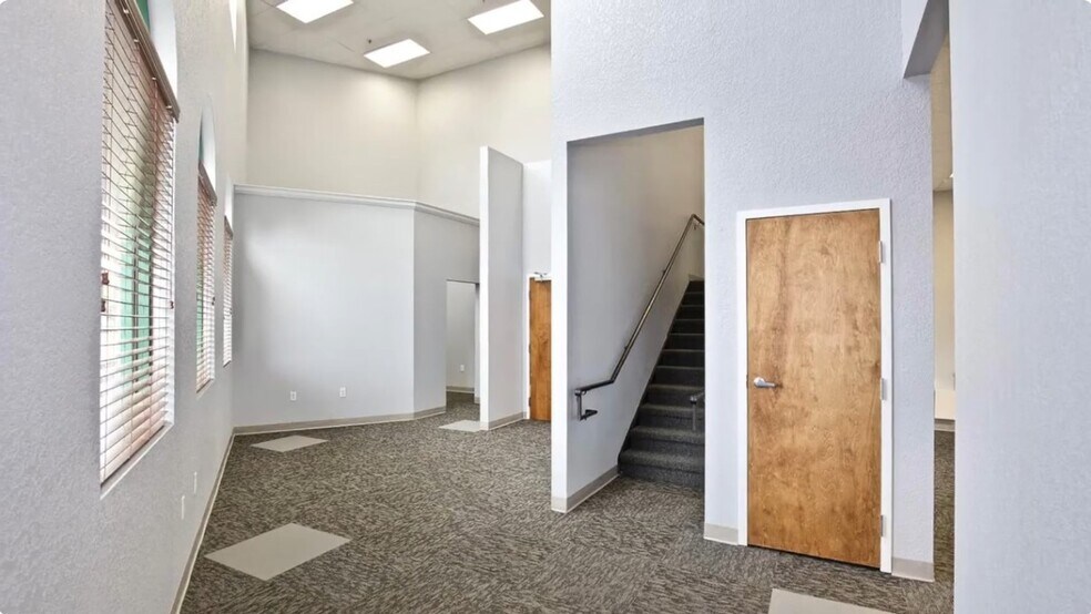 More Photos Of 6881 Kingspointe Pky, Orlando Flex For Sale