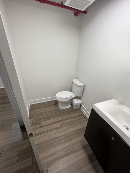 More Photos Of 109 Tidewater St, Jersey City General Retail For Lease