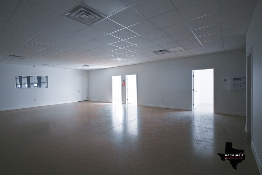 More Photos Of 12955 WRIGHT, Creedmoor Warehouse For Lease