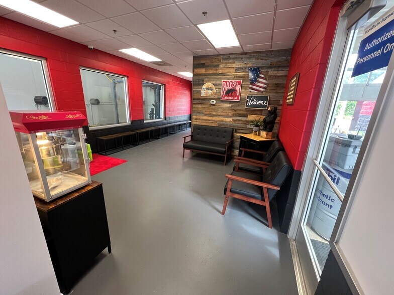 More Photos Of 358 W Louise St, Clarkesville Auto Repair For Sale