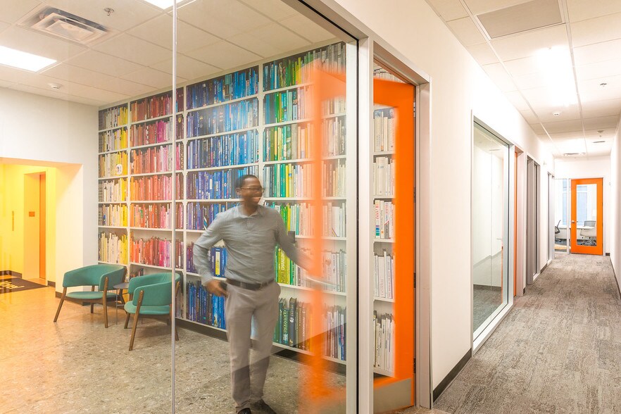 More Photos Of 137-151 W 4th St, Cincinnati Office For Sale