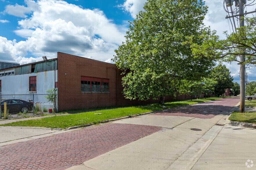 More Photos Of 522-528 Hupp Ave, Jackson Manufacturing For Sale