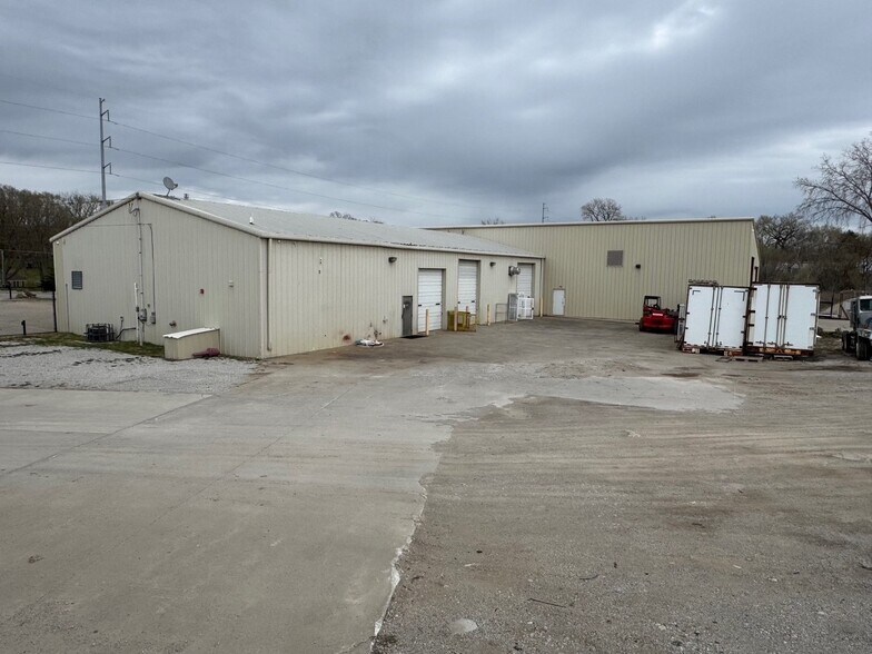 More Photos Of 9403 E 40 Hwy, Independence Warehouse For Sale