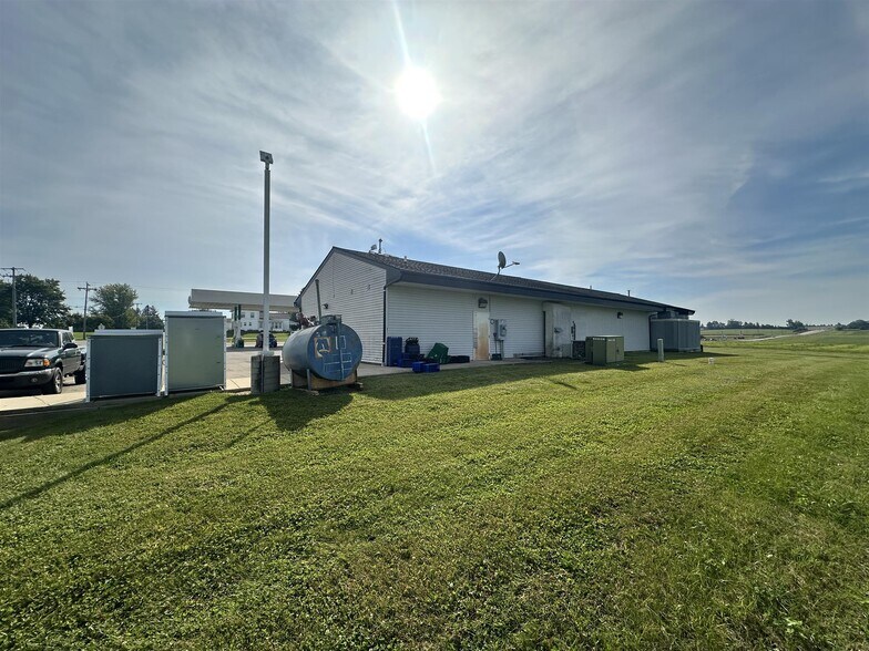 More Photos Of 12180 Center Rd, Durand Service Station For Sale