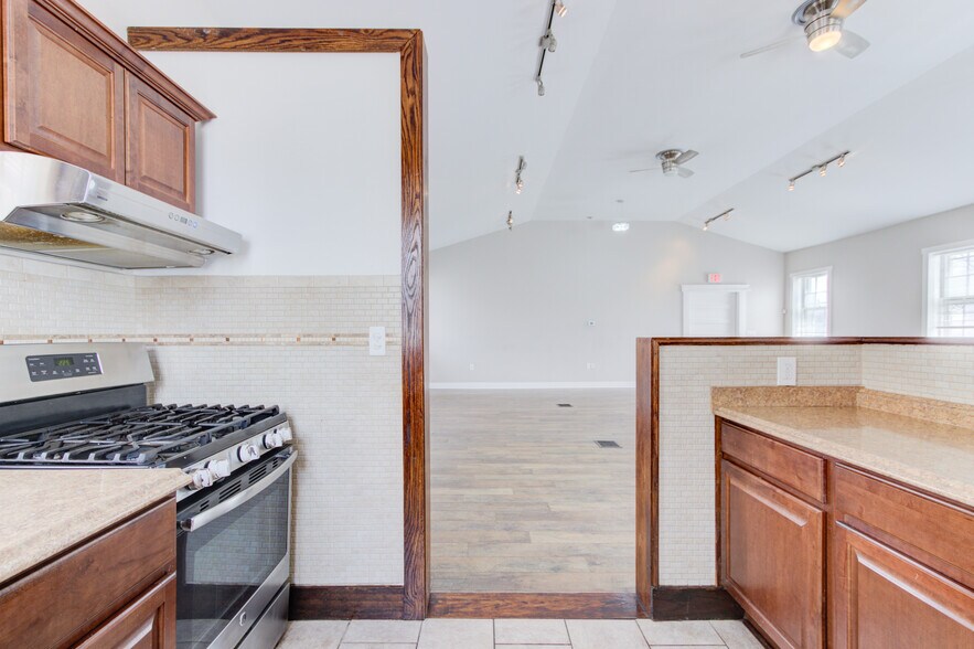 More Photos Of 2520 Rochester Rd, Royal Oak Office For Lease