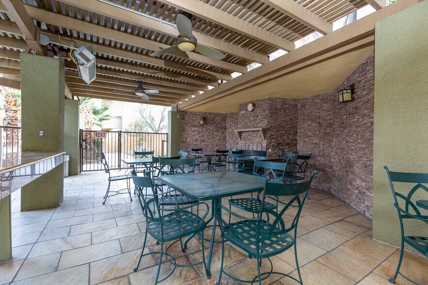More Photos Of 1633 S Palm Canyon Dr, Palm Springs Hotel For Sale