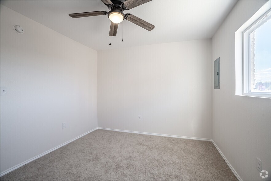 More Photos Of 1712 E 3rd St, Big Spring Apartments For Sale