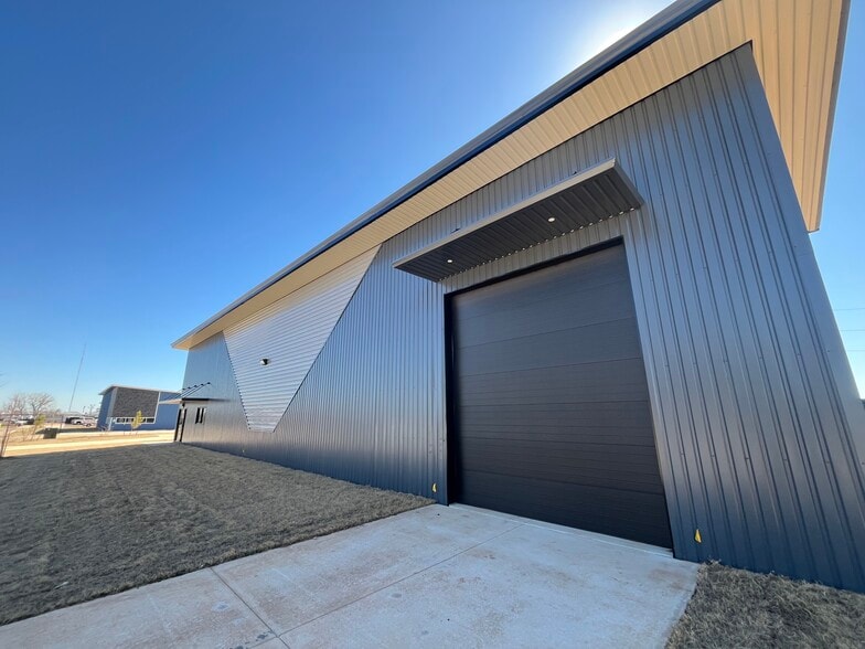 More Photos Of 616 NW 125th st, Oklahoma City Warehouse For Lease
