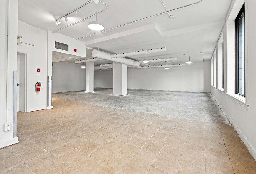 More Photos Of 71-77 Bank St, Ottawa Office For Lease