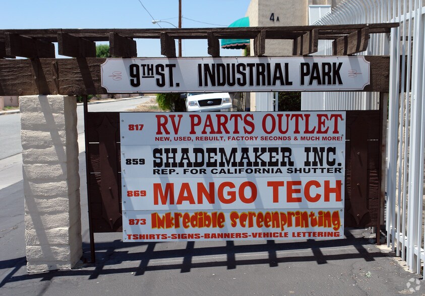 More Photos Of 817-873 W 9th St, San Jacinto Warehouse For Lease