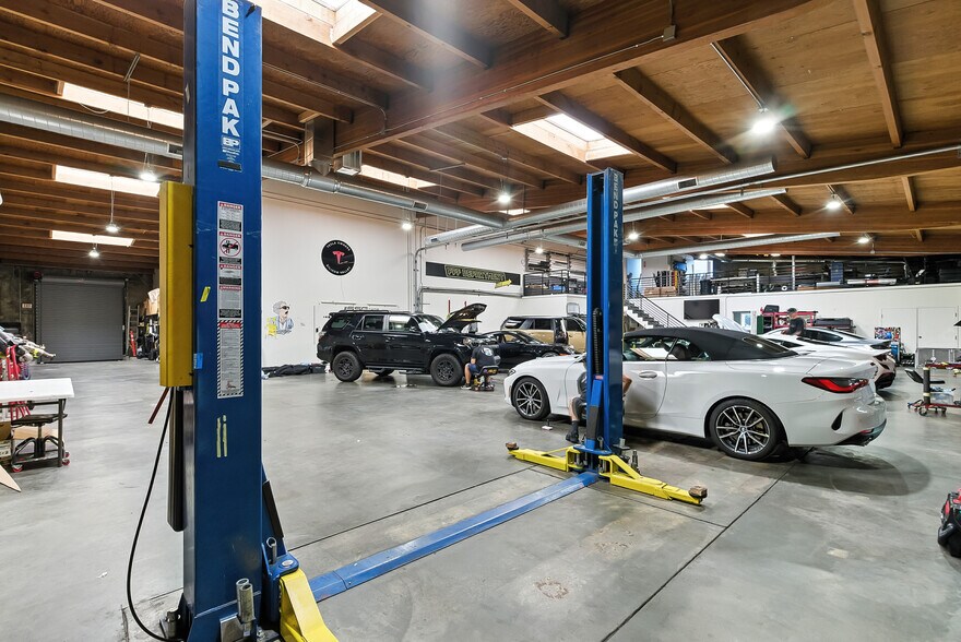 More Photos Of 1500 Industrial Way, Redwood City Manufacturing For Lease