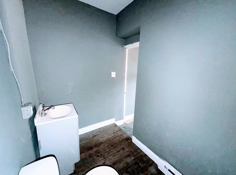 More Photos Of 300 W Coulter St, Philadelphia Flex For Lease