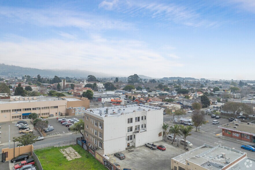 More Photos Of 315 25th St, Richmond Apartments For Sale