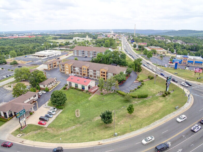 More Photos Of 3601 Shepherd of the Hills Expy, Branson Hotel For Sale