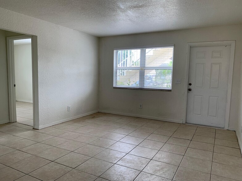 More Photos Of 1634 W 26th Ct, Riviera Beach Apartments For Sale
