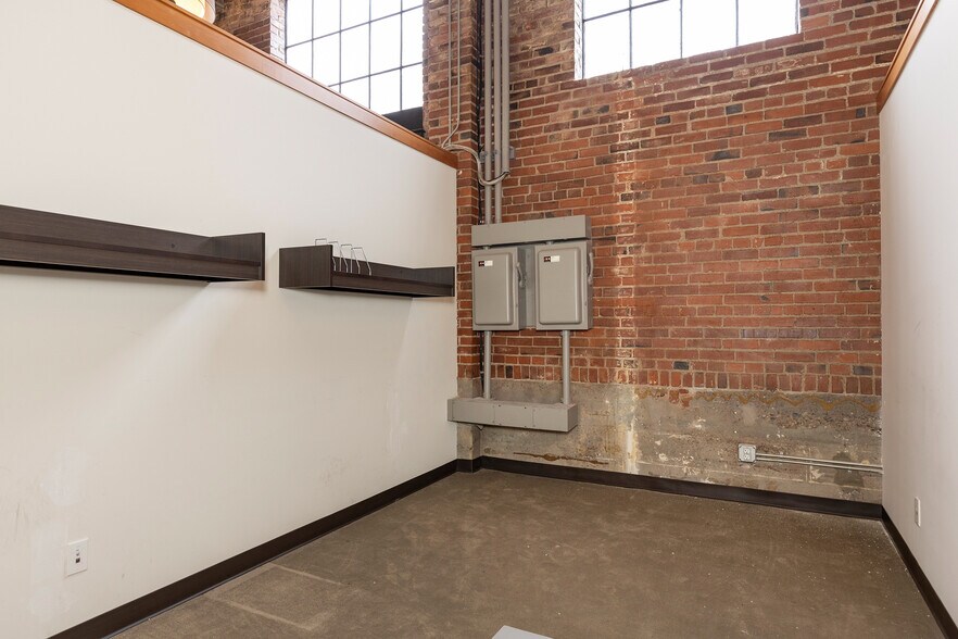 More Photos Of 2420 2nd Ave, Seattle Storefront Retail Office For Sale