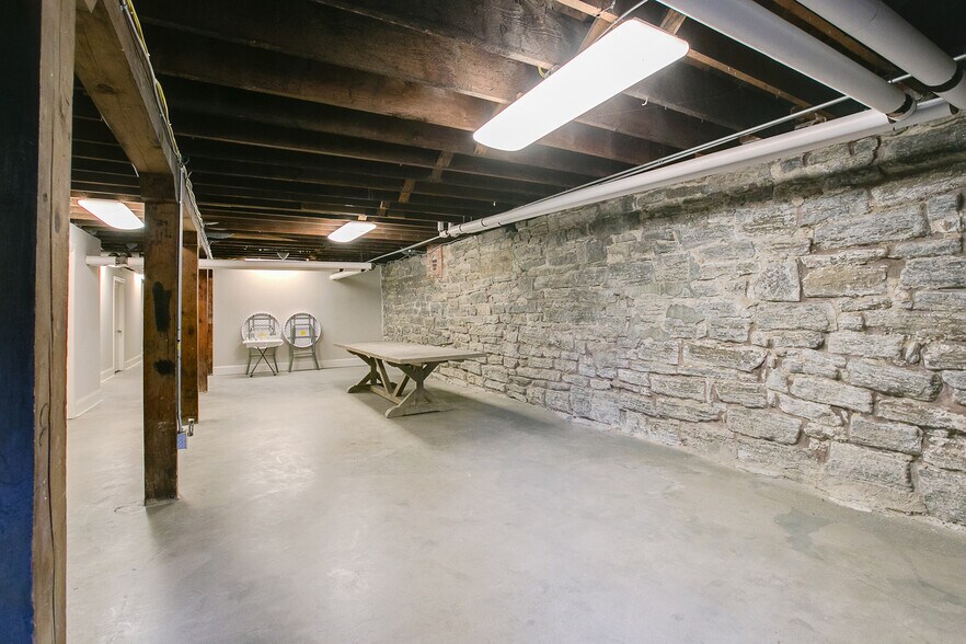 More Photos Of 2220-2226 N Central Ave, Saint Anthony Storefront Retail Office For Lease