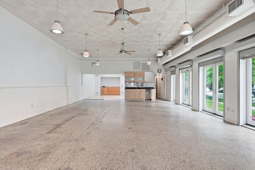 More Photos Of 901 2nd St NE, Washington Office For Sale
