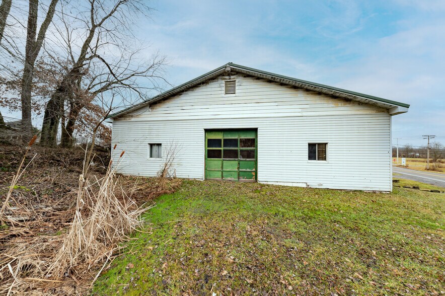 More Photos Of 40 Jennmar Dr, Reedsville Distribution For Sale