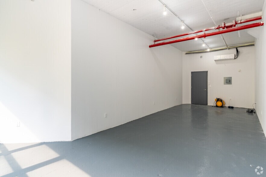 More Photos Of 21-07 41st Ave, Long Island City Industrial For Lease