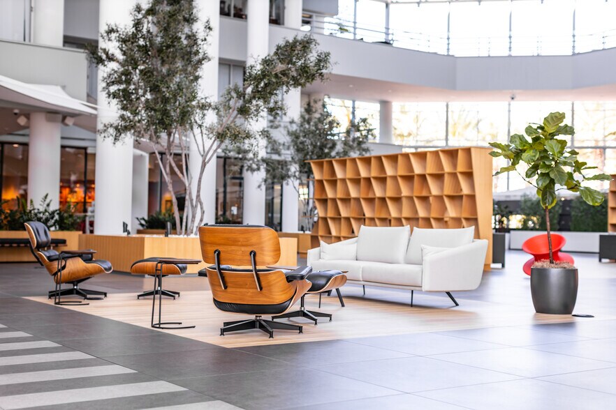 More Photos Of 19100-19200 Von Karman Ave, Irvine Unknown For Lease