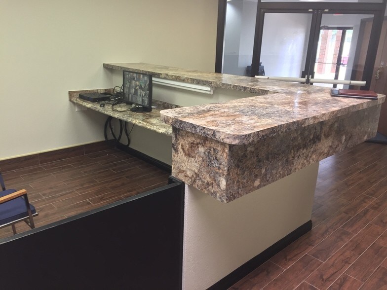 More Photos Of 337 Oaks Trl, Garland Office For Lease