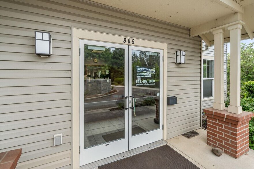 More Photos Of 905 Skylark Pl, Ashland Healthcare For Sale