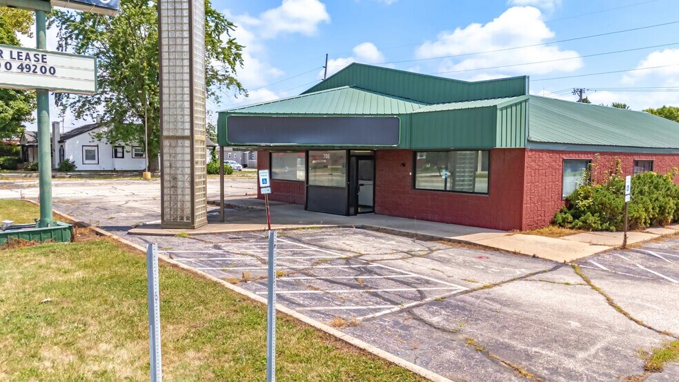 More Photos Of 705 N Gilbert St, Danville Freestanding For Lease