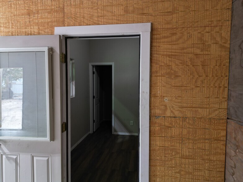 More Photos Of 2164 Jacksboro Hwy, Fort Worth Warehouse For Lease